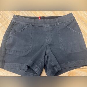 Women’s SPANX Stretch Twill Shorts, Charcoal Black, Pull on Size Medium, GUC!